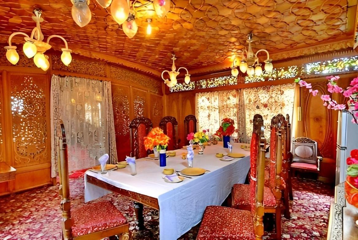 Srīnagar Heritage Amina Group Of Houseboats酒店 外观 照片