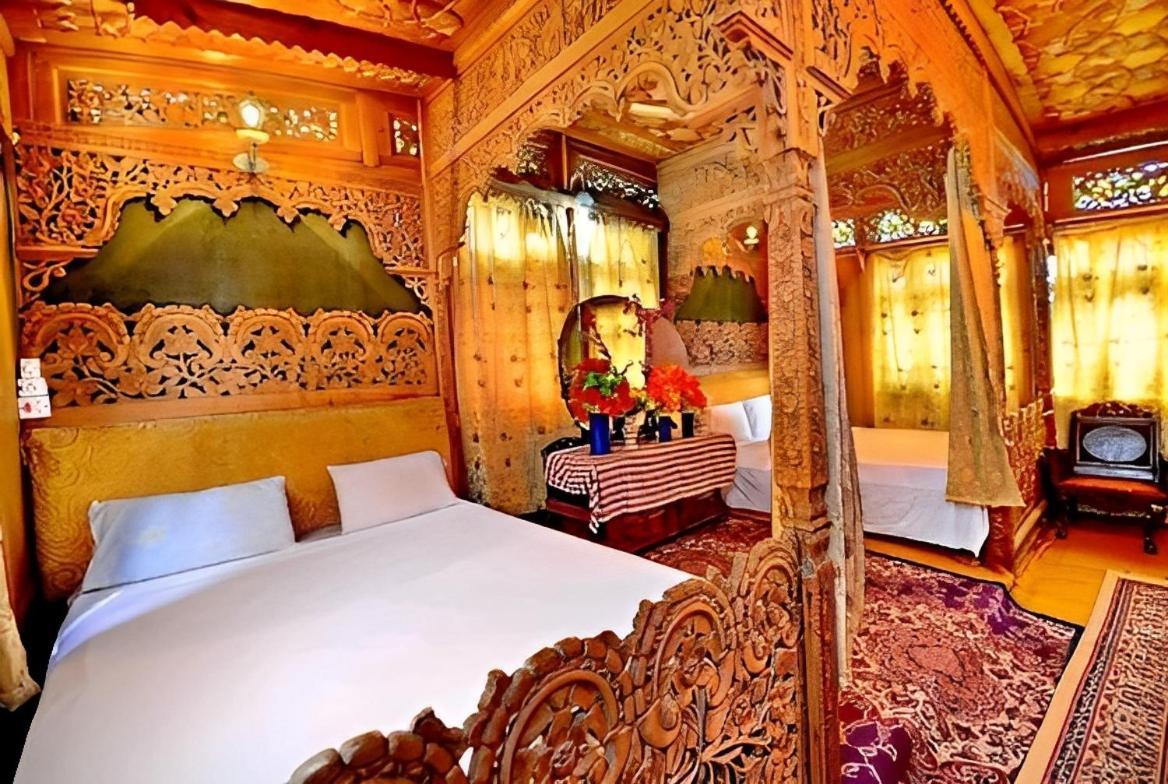 Srīnagar Heritage Amina Group Of Houseboats酒店 外观 照片