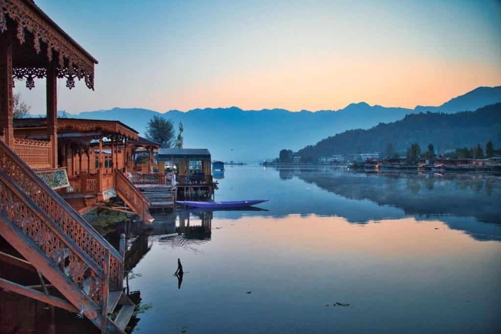 Srīnagar Heritage Amina Group Of Houseboats酒店 外观 照片