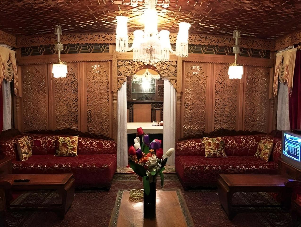 Srīnagar Heritage Amina Group Of Houseboats酒店 外观 照片