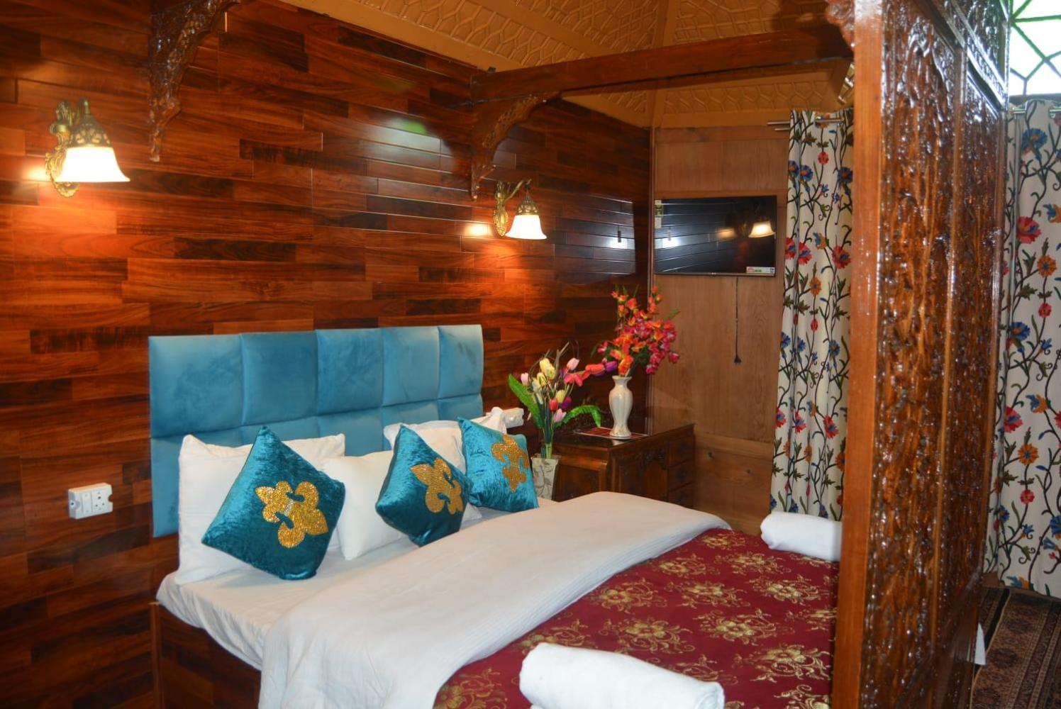 Srīnagar Heritage Amina Group Of Houseboats酒店 外观 照片