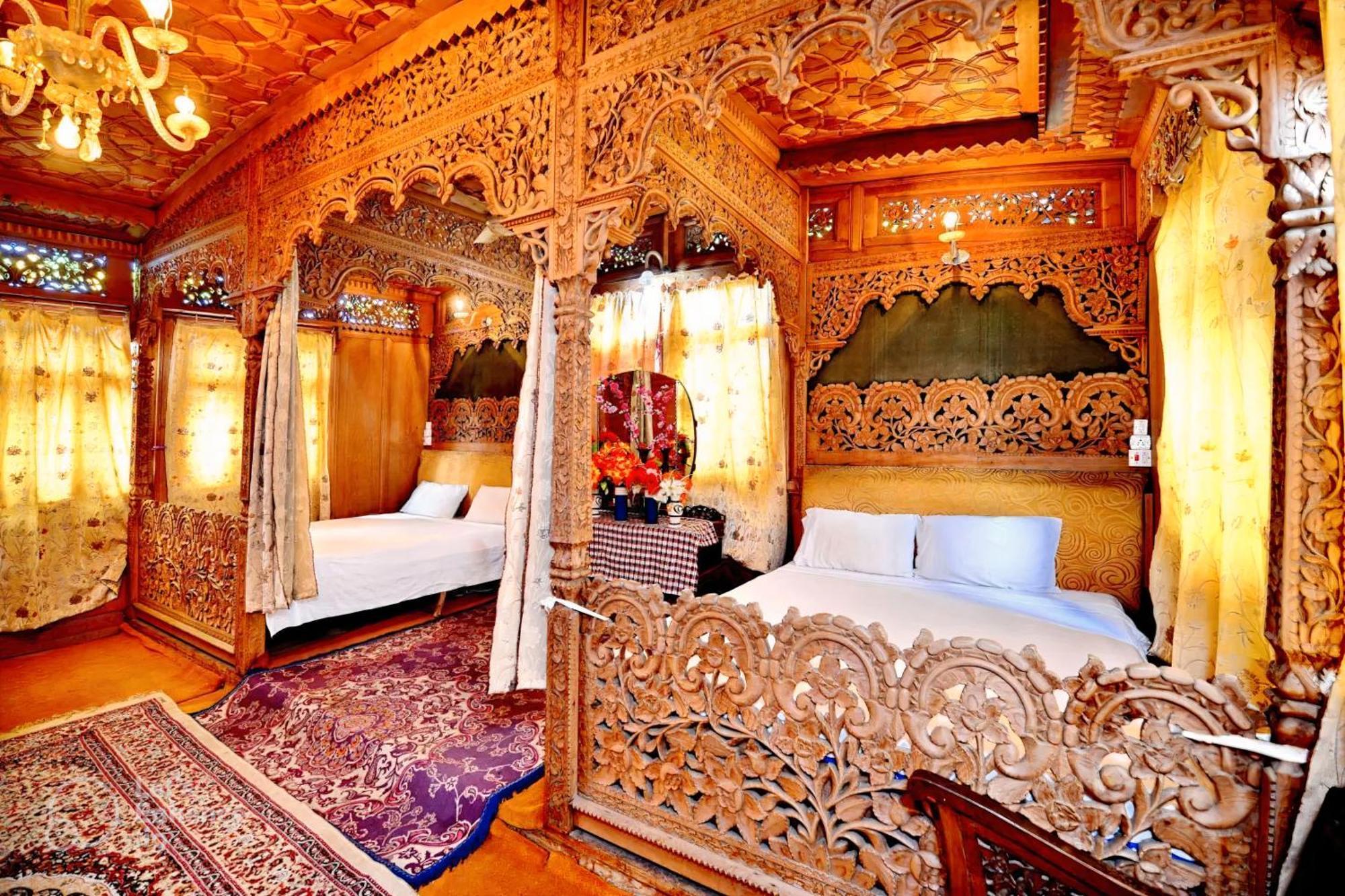 Srīnagar Heritage Amina Group Of Houseboats酒店 外观 照片