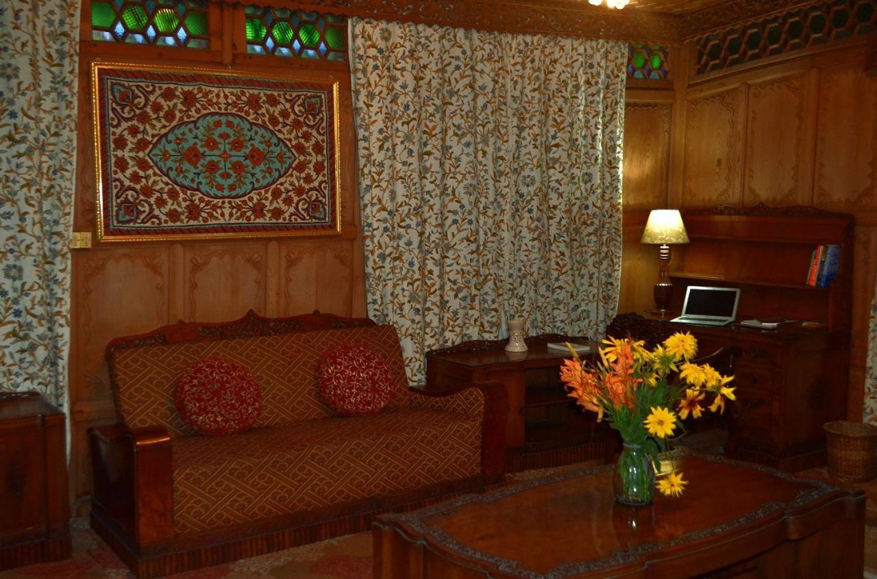 Srīnagar Heritage Amina Group Of Houseboats酒店 外观 照片