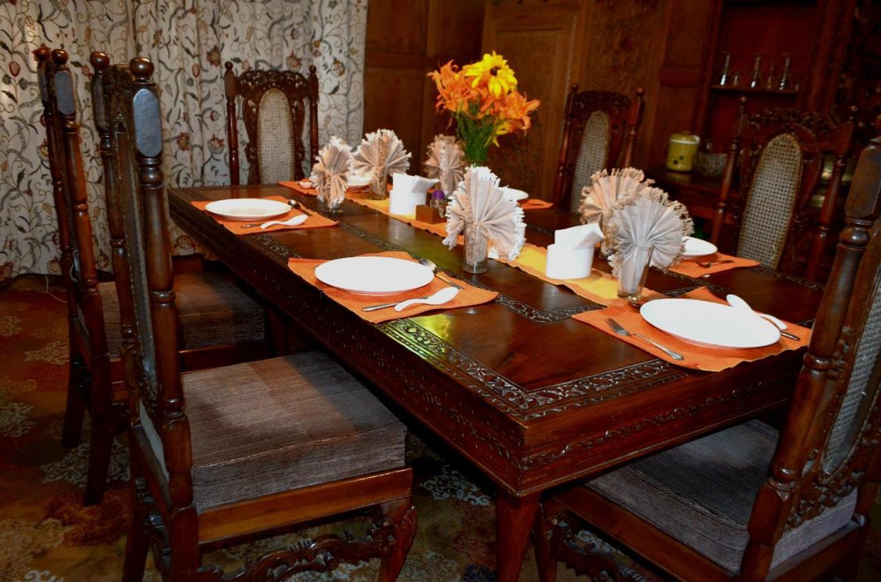 Srīnagar Heritage Amina Group Of Houseboats酒店 外观 照片