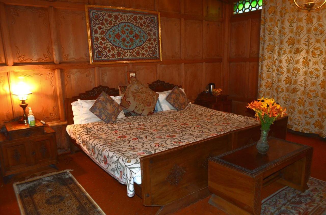Srīnagar Heritage Amina Group Of Houseboats酒店 外观 照片