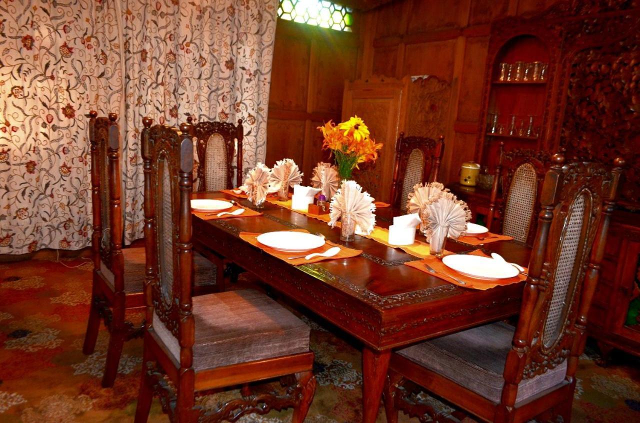 Srīnagar Heritage Amina Group Of Houseboats酒店 外观 照片