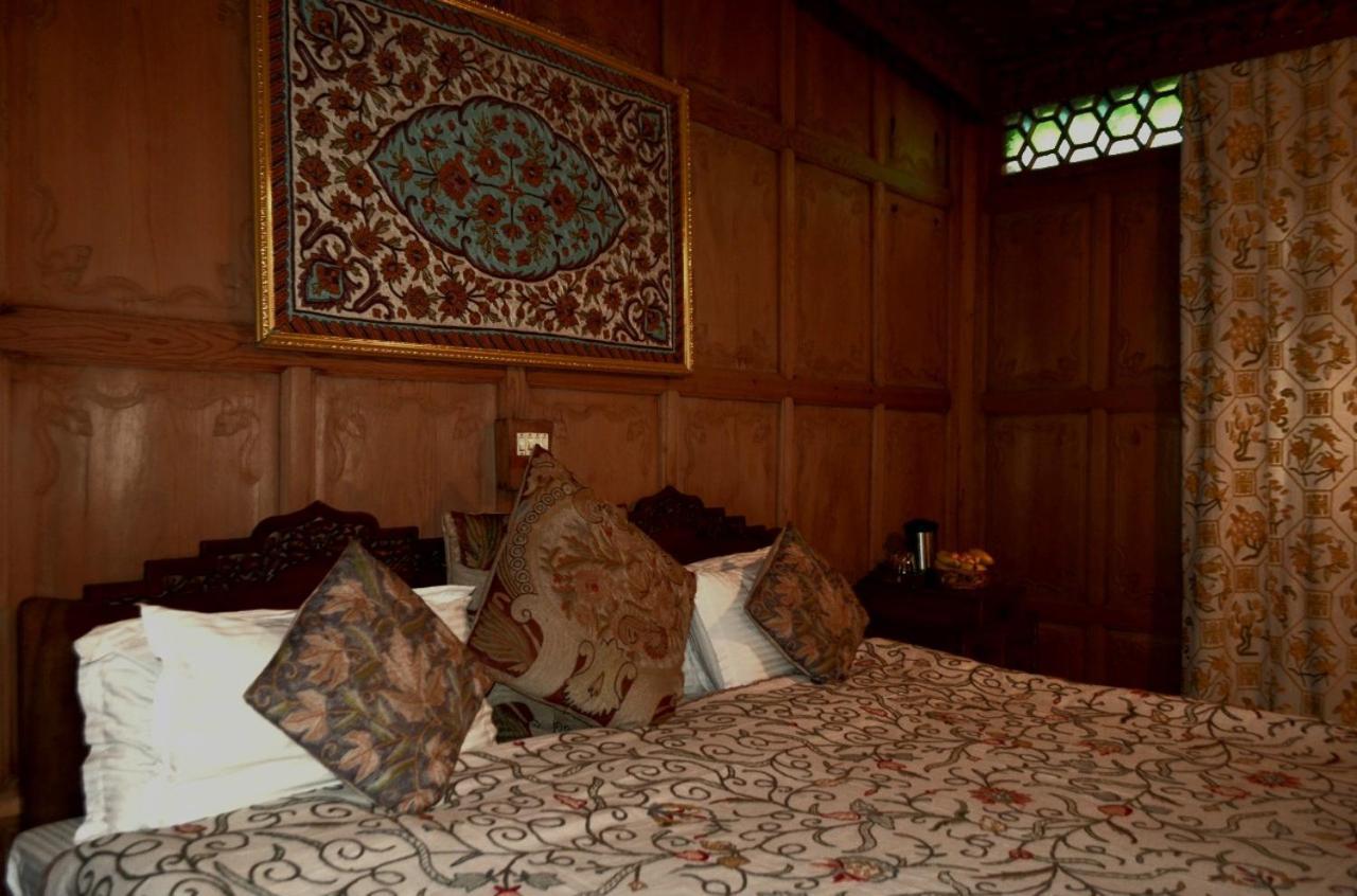 Srīnagar Heritage Amina Group Of Houseboats酒店 外观 照片