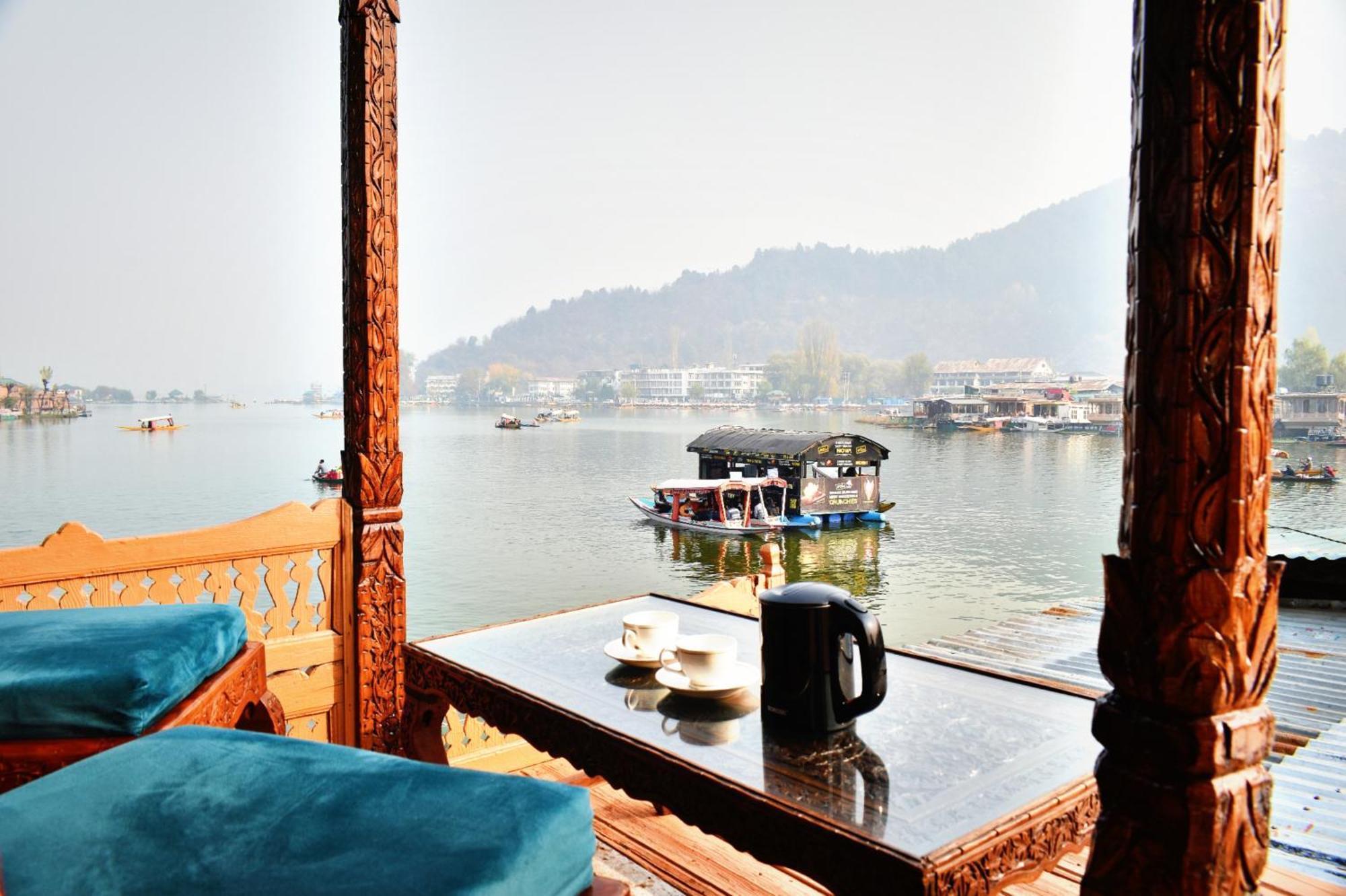 Srīnagar Heritage Amina Group Of Houseboats酒店 外观 照片